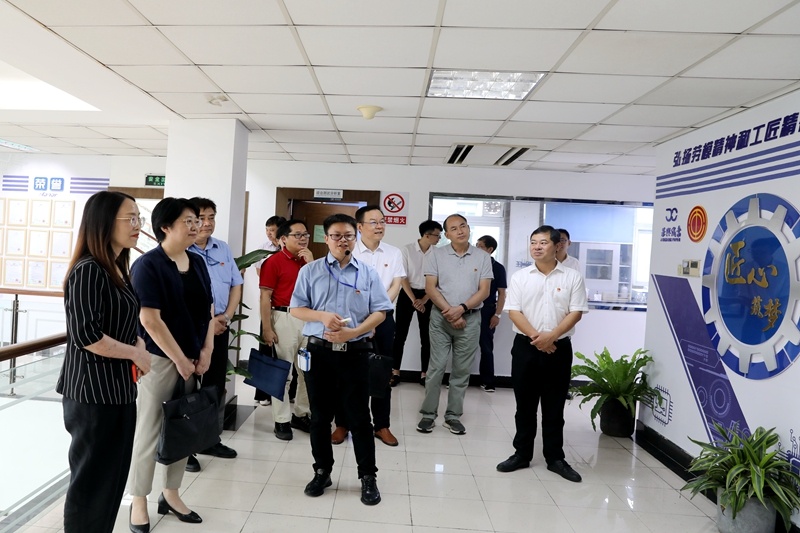 2020年7月14日，時(shí)任浙江省總工會(huì)黨組成員、副主席張衛(wèi)華一行蒞臨景興紙業(yè)調(diào)研推進(jìn)新時(shí)代產(chǎn)業(yè)工人隊(duì)伍建設(shè)改革工作